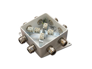                         КМ-О (10к)-IP66-120х120, шесть вводов
						