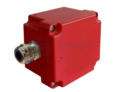 00-00121369-2 МКС МОРОЗ IP66-IP68 Глухая (цвет красный).jpg