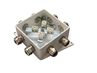                         КМ-О (8к)-IP66-120х120, три ввода
						